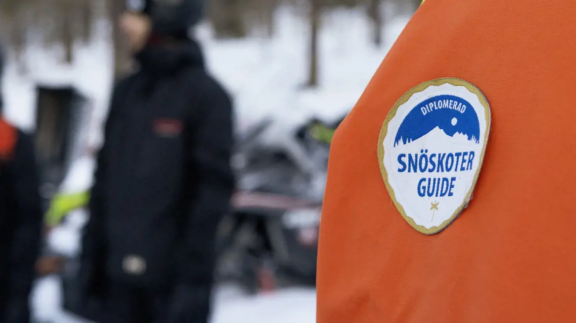 Snöskoterguide under utbildning